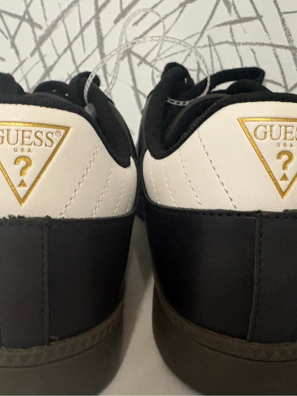 Guess Men's Borge sneakers in black featuring a large "G" logo. - Picture 8 of 10